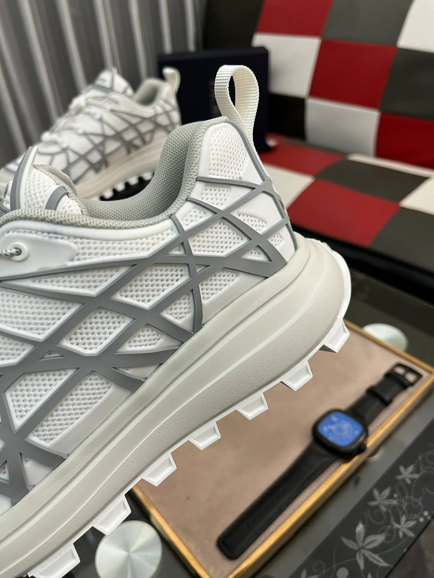 Ex-factory price 520⌚️⌚️B31 RUNNER sports shoes highlight the fashionable silhouette and are decorated with curved cannage pattern. They reinterpret the classic pattern in a structural style and enrich the Dior 2023 summer men's wear series. Meticulously crafted using the advanced craftsmanship of hiking shoes, it blends outdoor culture with Dior heritage. Code number 38-445⃣️Color optional